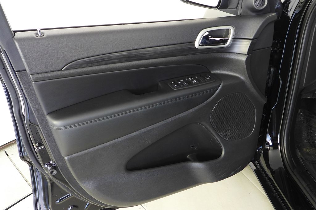 Thumbnail: 2022 Jeep Grand Cherokee - 10