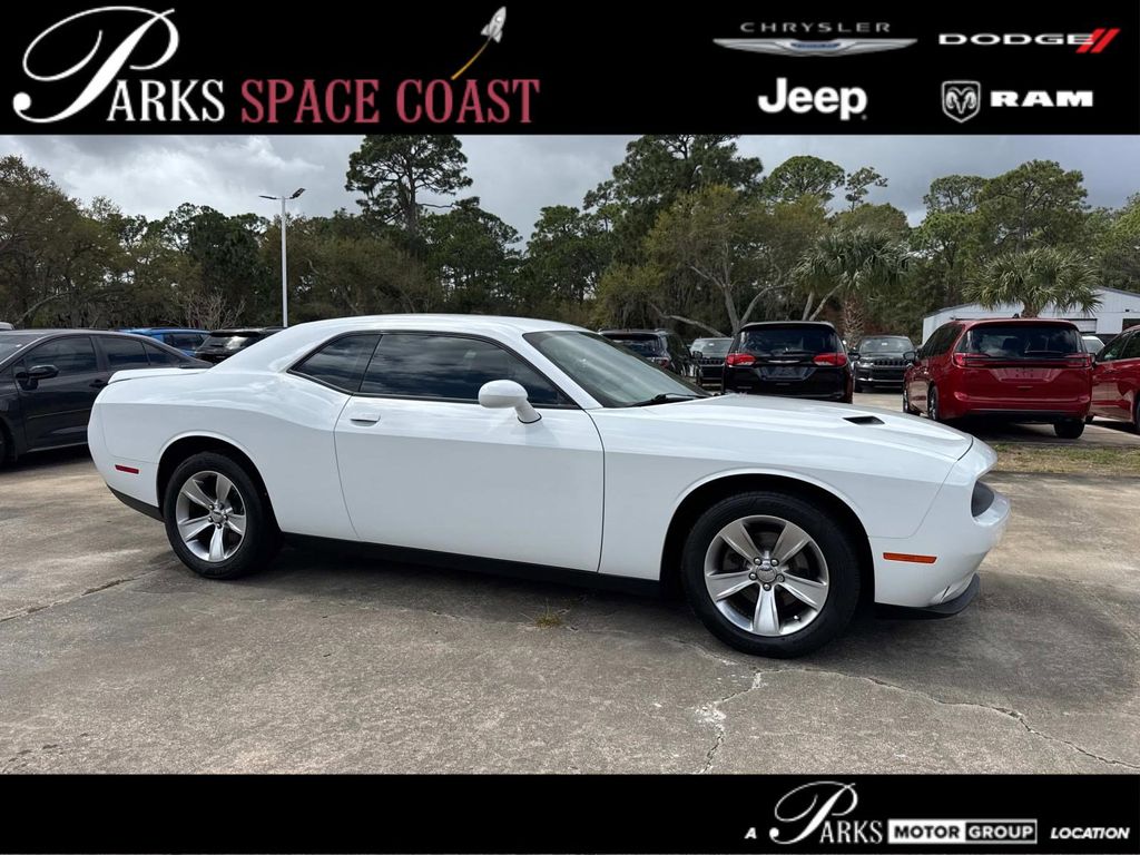 2019 Dodge Challenger SXT RWD