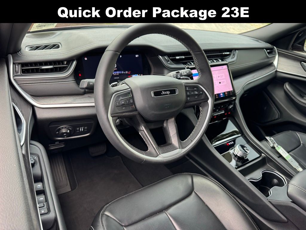 2024 Jeep Grand Cherokee Limited photo 2