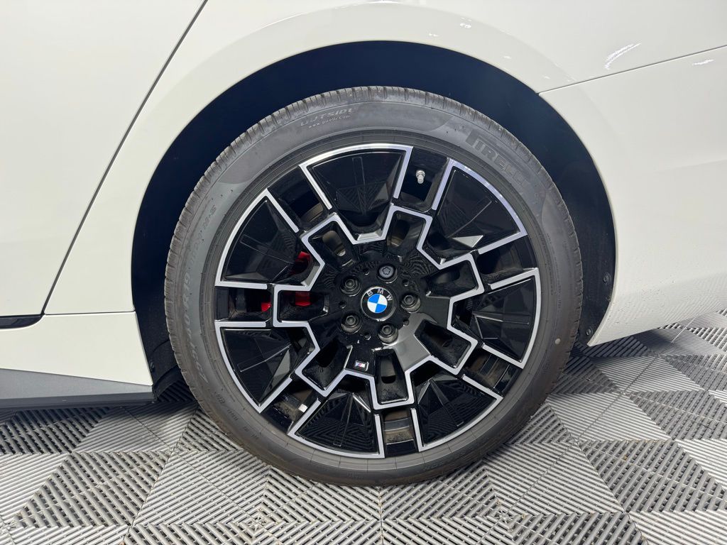 Thumbnail: 2025 BMW i4 - 10