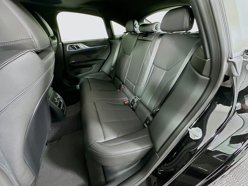 Thumbnail: 2026 BMW i4 - 17