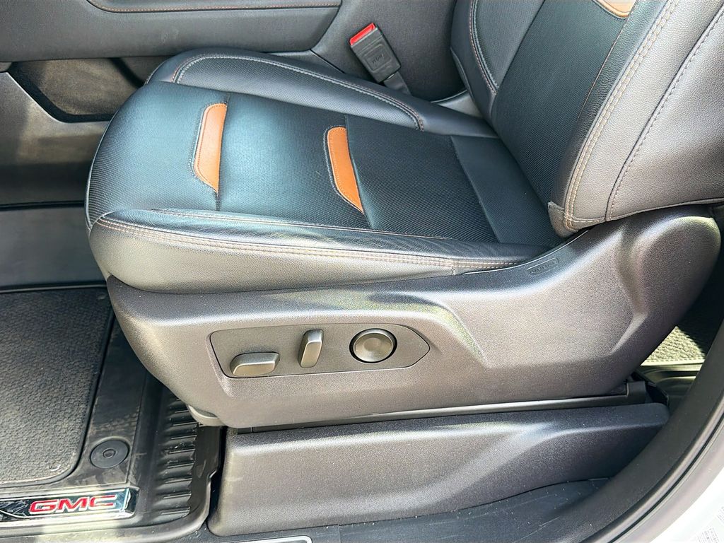 Used 2024 White GMC AT4 image 19