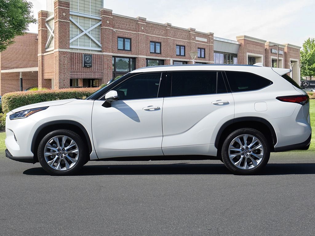 Thumbnail: 2021 Toyota Highlander - 8