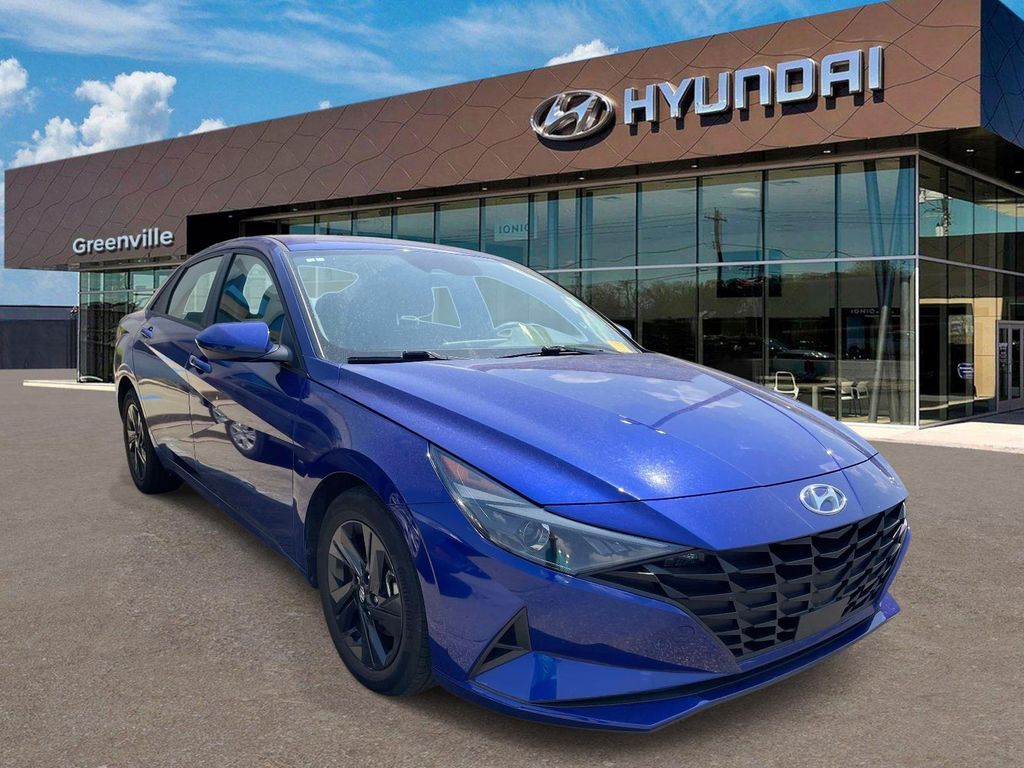 Intense Blue 2022 Hyundai Elantra SEL FWD Sedan Front-Wheel Drive Continuously Variable Transmission