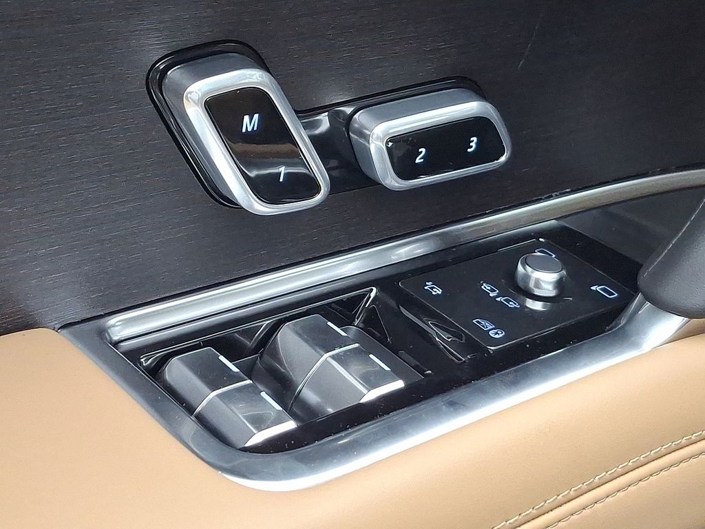 Thumbnail: 2025 Land Rover Range Rover - 18