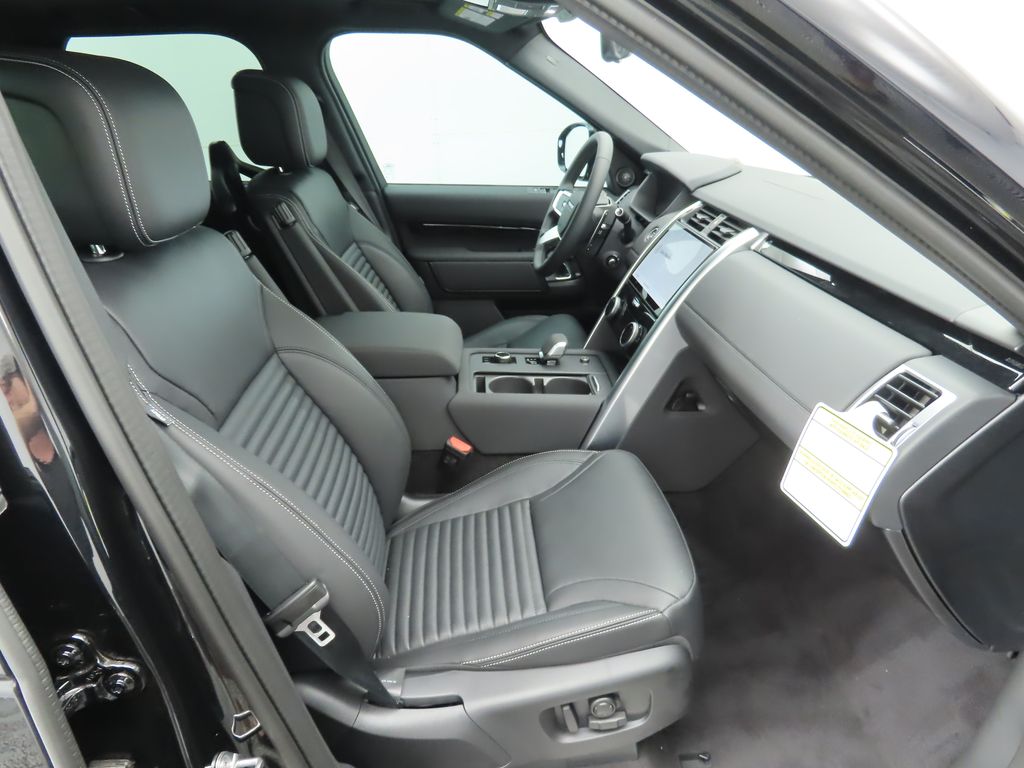 Thumbnail: 2025 Land Rover Discovery - 20