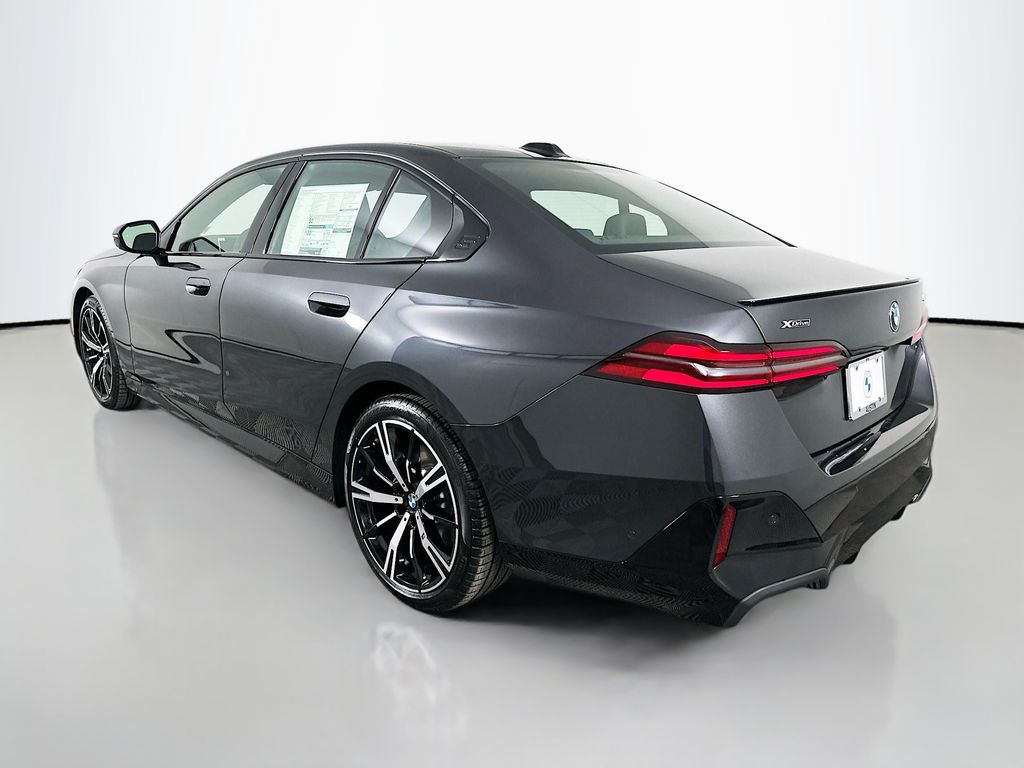 Thumbnail: 2027 BMW 5 Series - 7