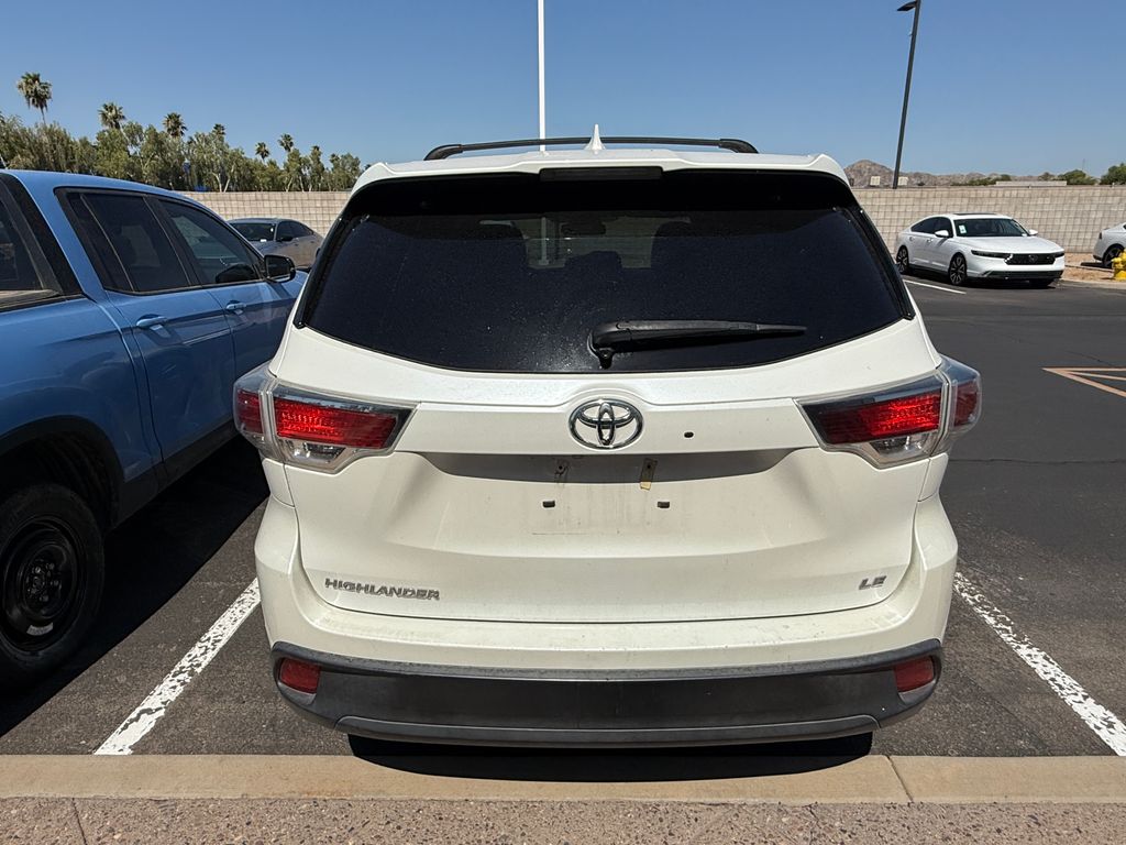 Thumbnail: 2016 Toyota Highlander - 4