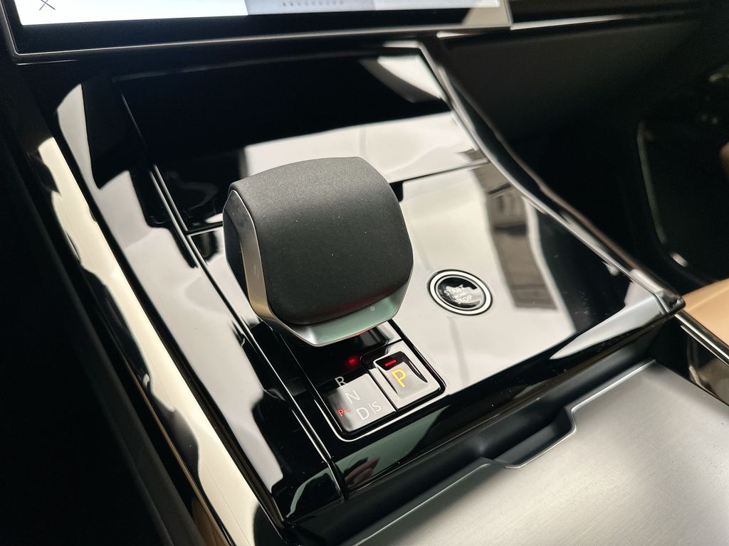 Thumbnail: 2025 Land Rover Range Rover Sport - 10