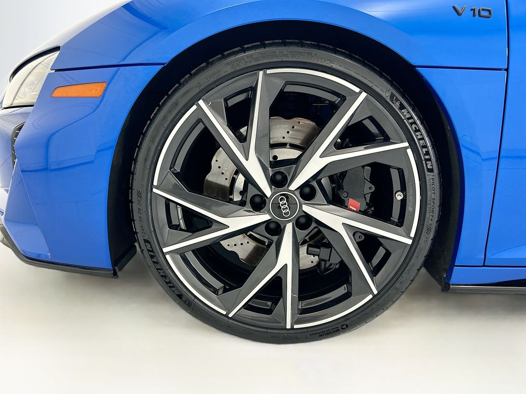 Thumbnail: 2021 Audi R8 - 25