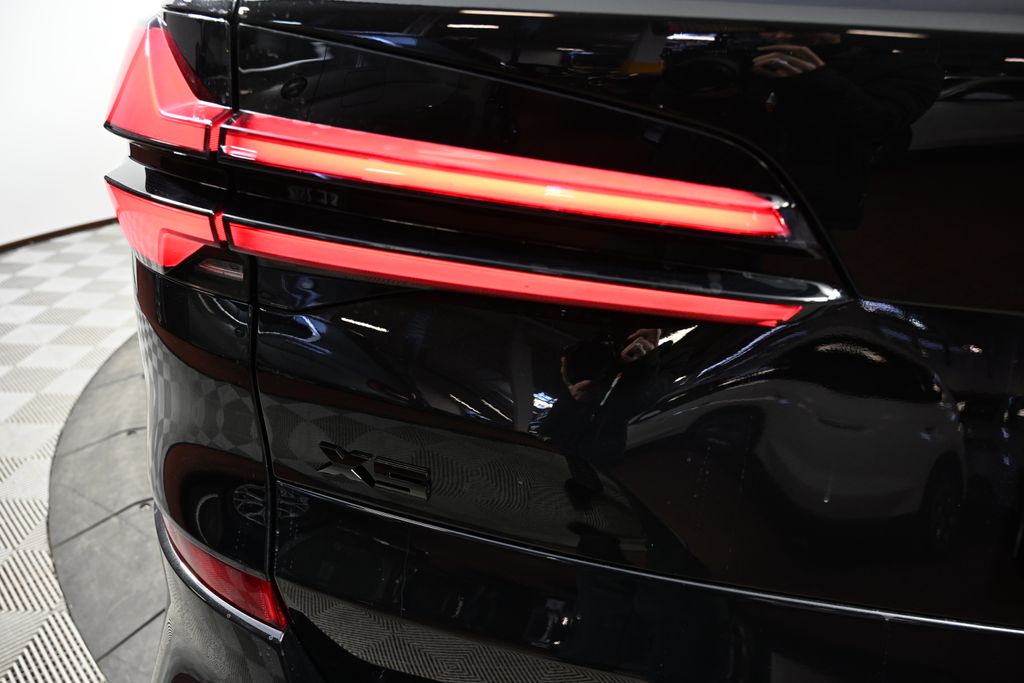 Thumbnail: 2026 BMW X5 - 10