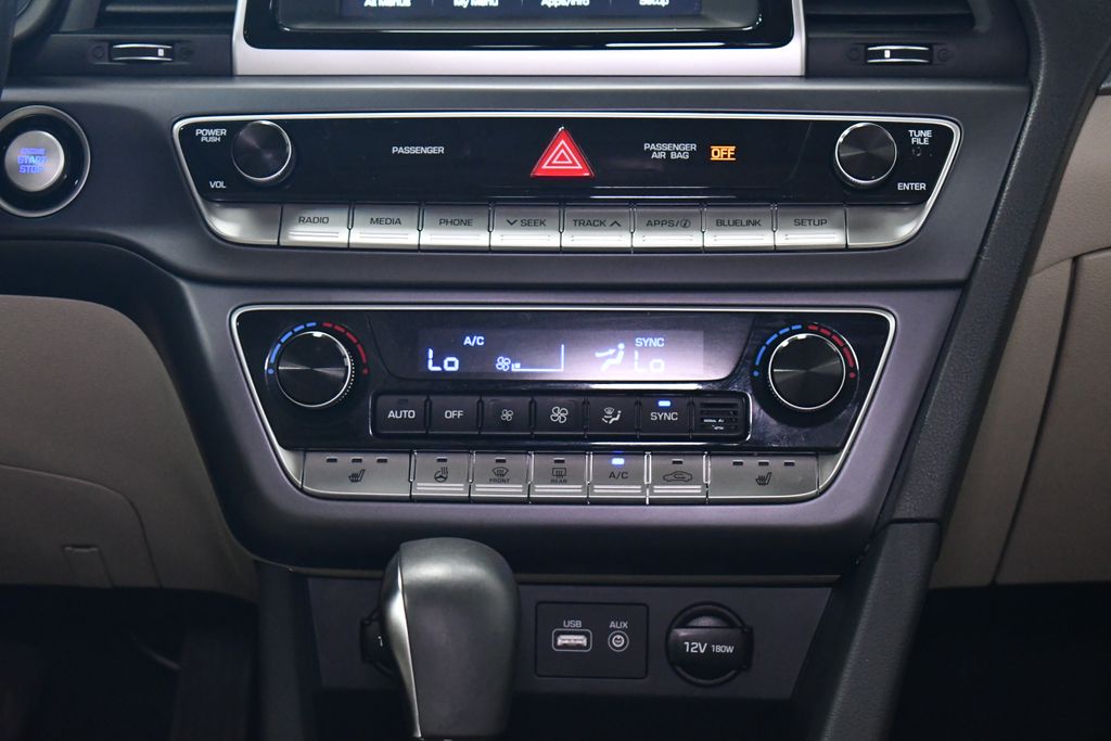 Thumbnail: 2019 Hyundai Sonata - 18