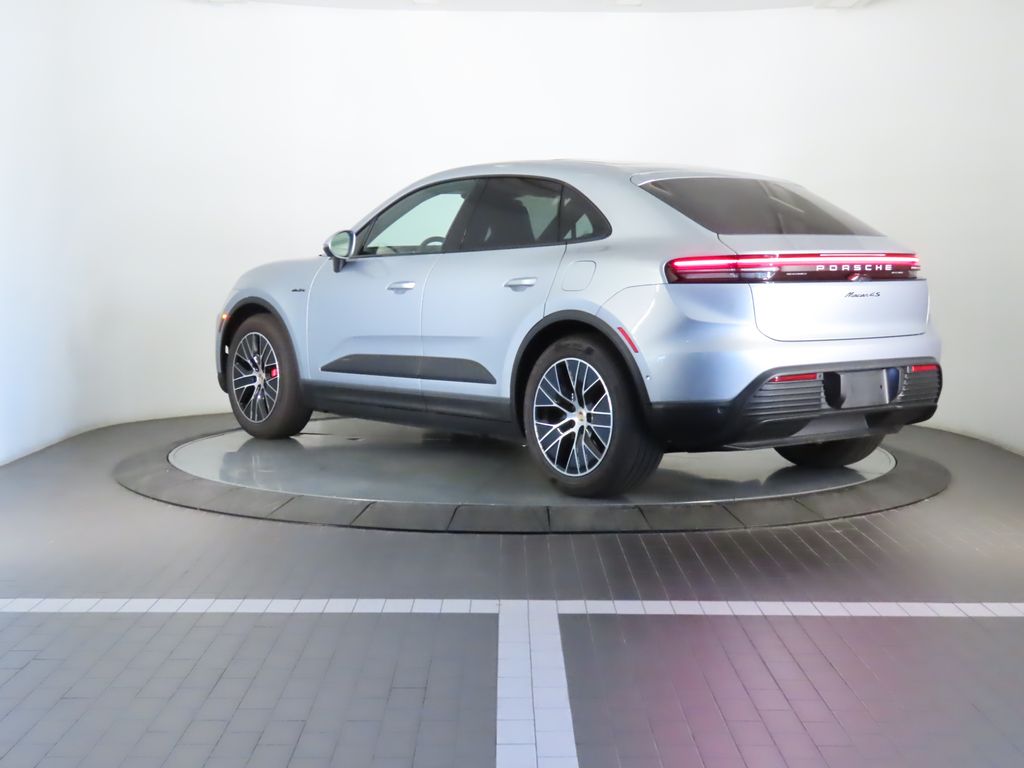 Thumbnail: 2025 Porsche Macan - 3