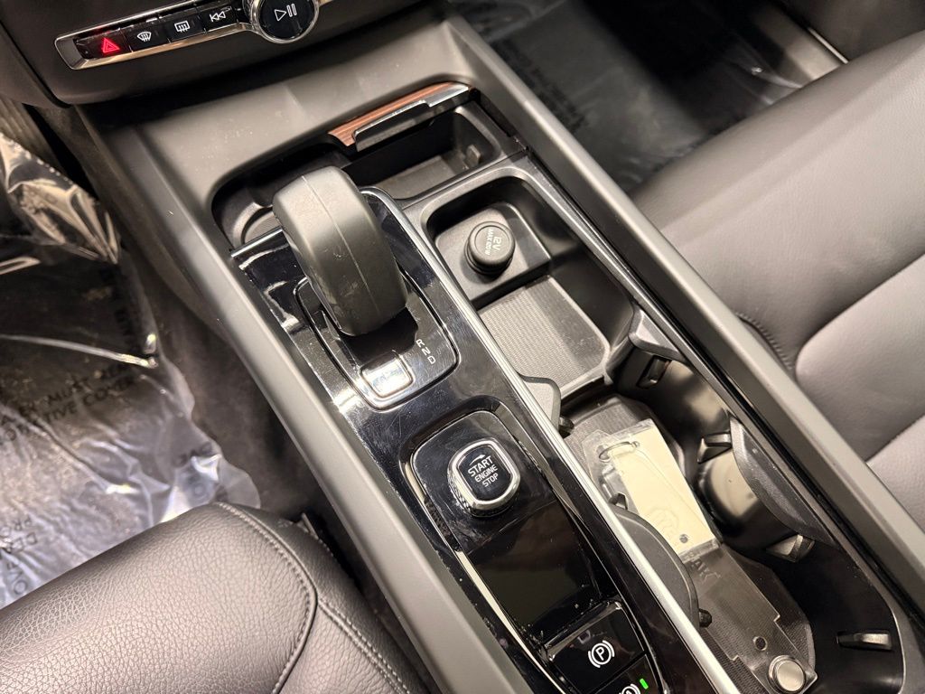 Thumbnail: 2023 Volvo XC60 - 18