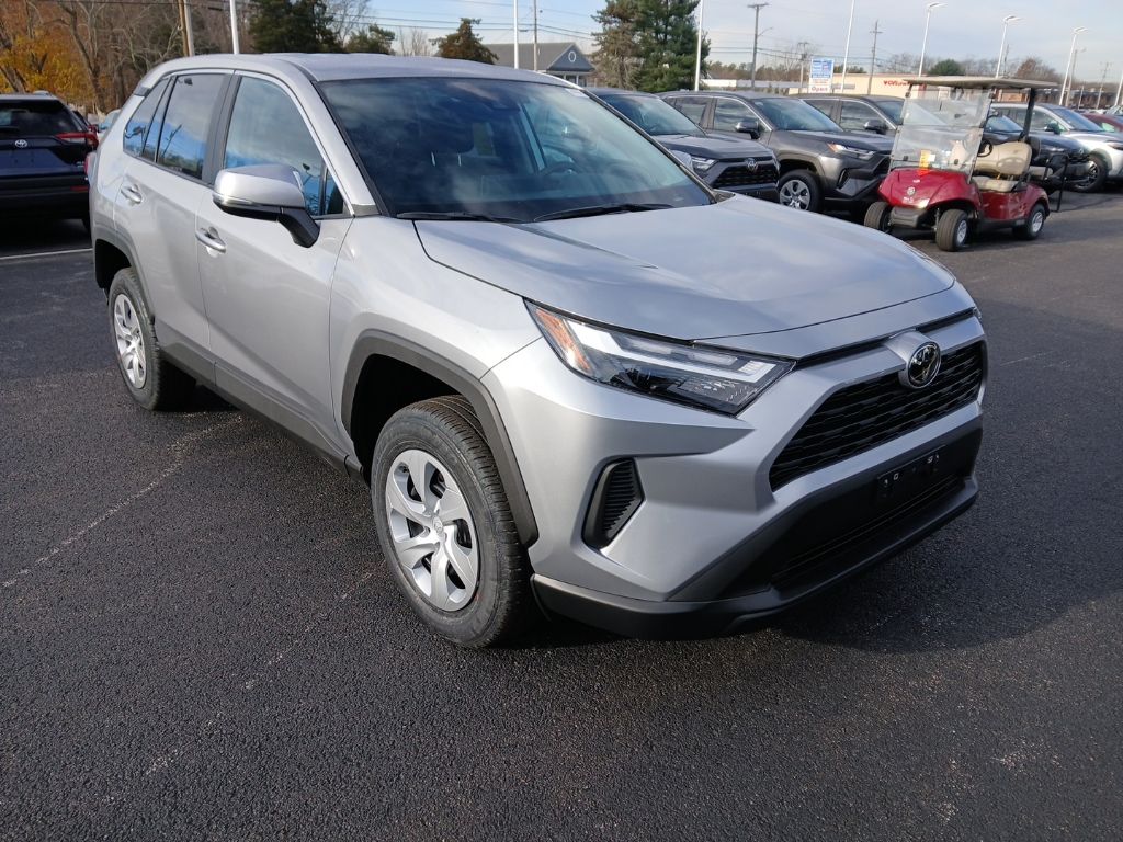2025 Toyota RAV4 LE's photo