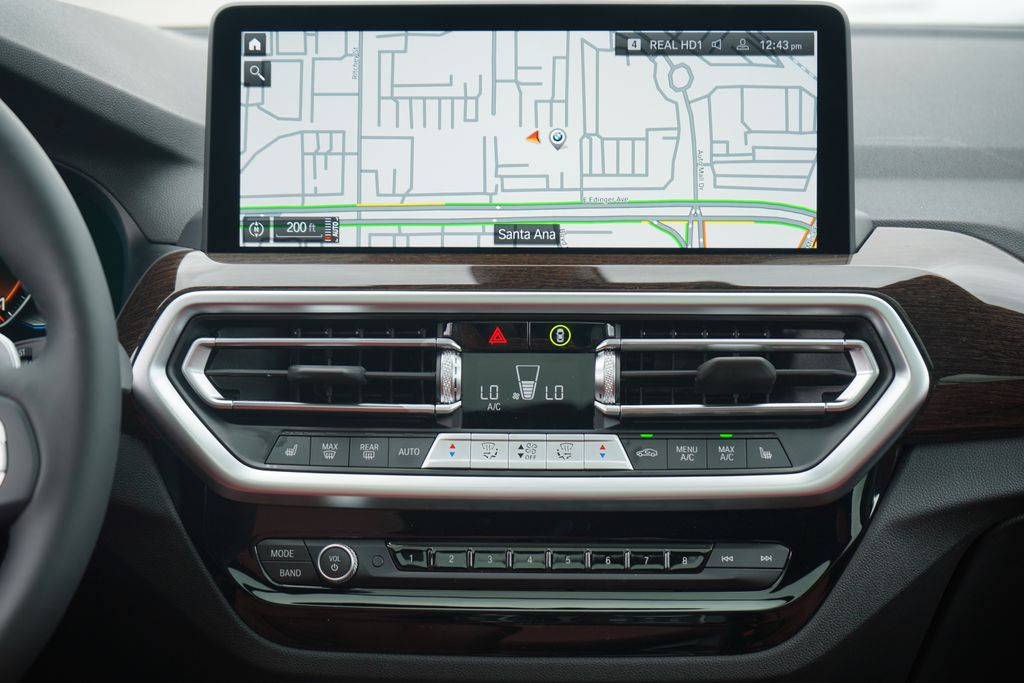 Thumbnail: 2025 BMW X4 - 13