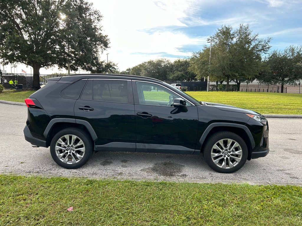 Thumbnail: 2021 Toyota RAV4 - 6
