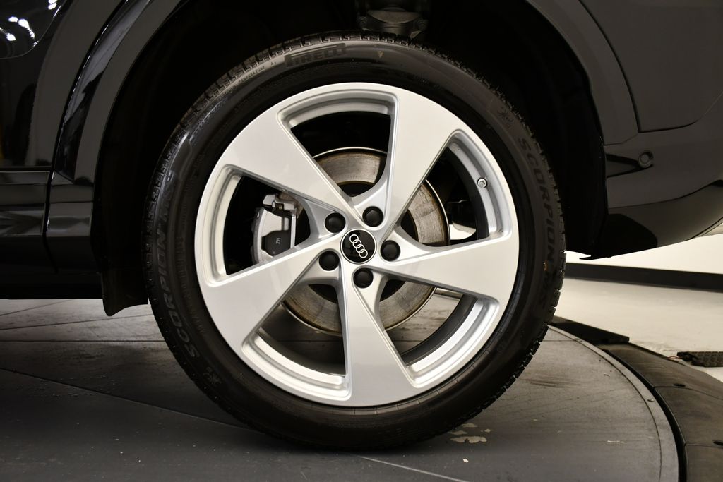 Thumbnail: 2025 Audi Q5 - 14