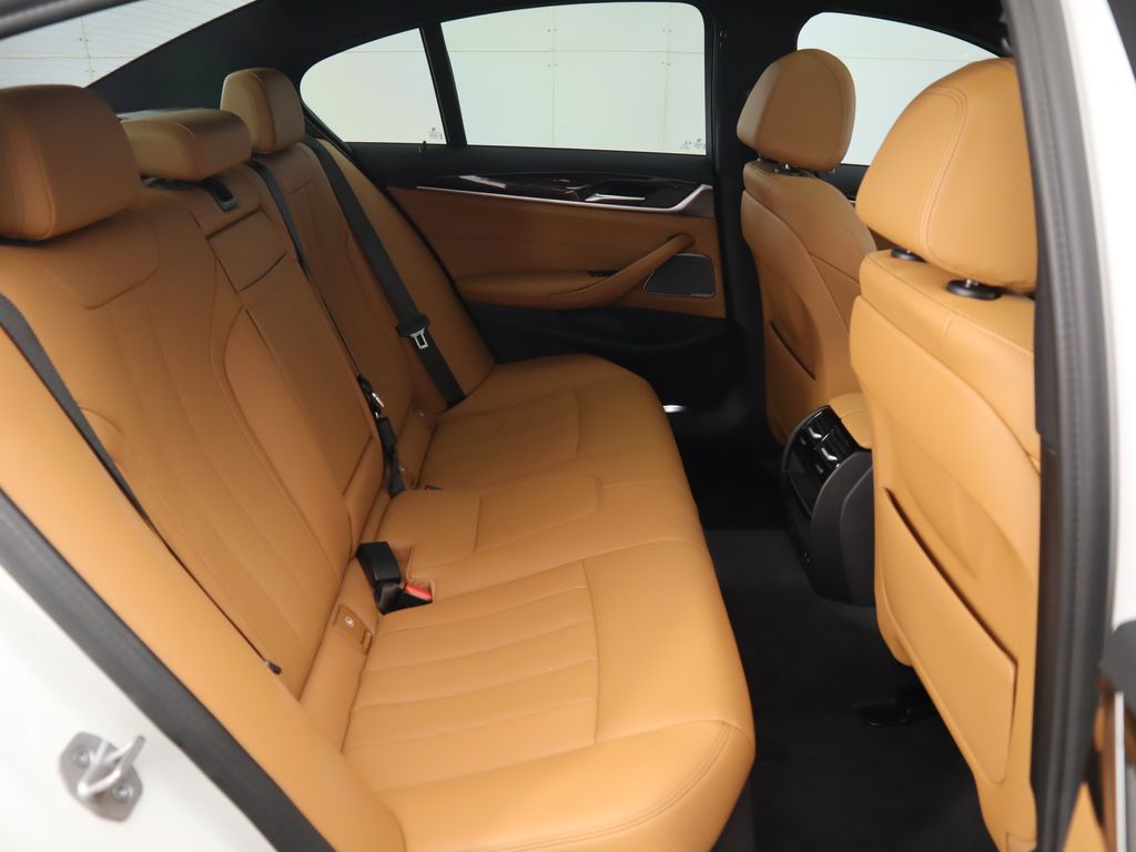 Thumbnail: 2022 BMW 5 Series - 23