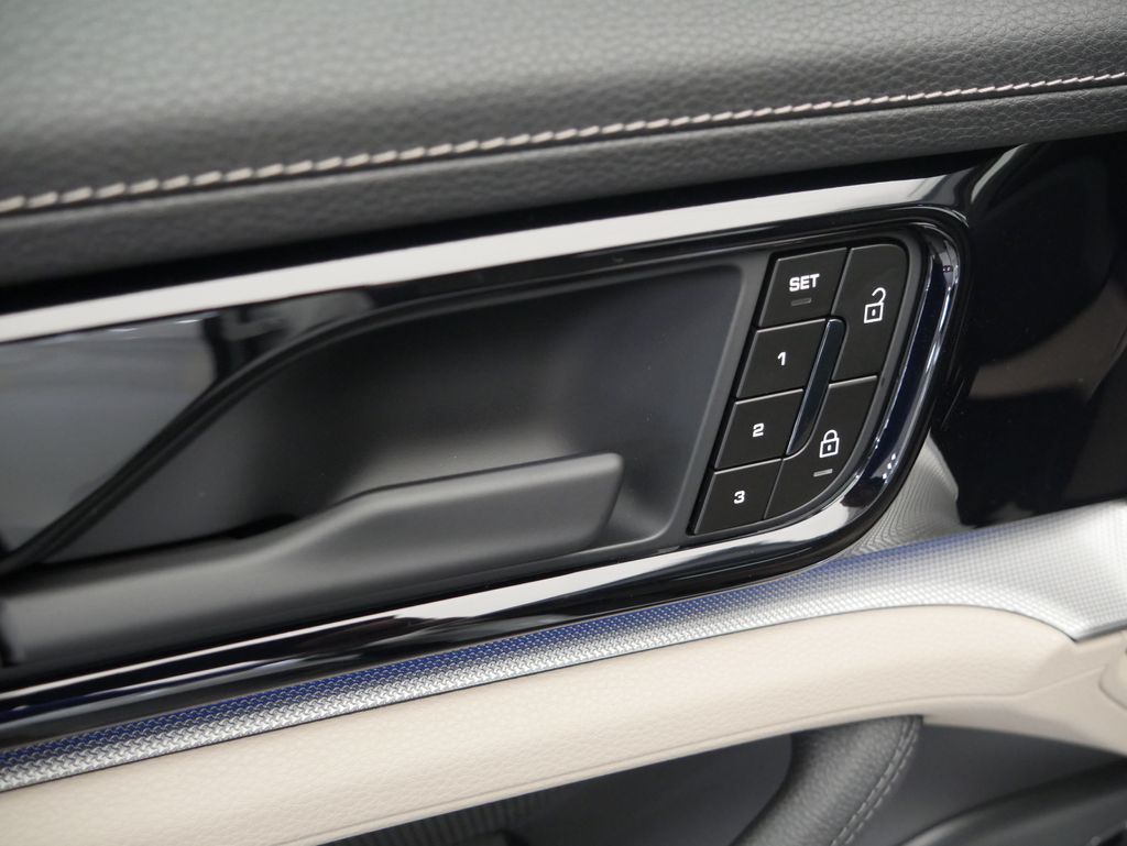Thumbnail: 2026 Porsche Panamera - 18