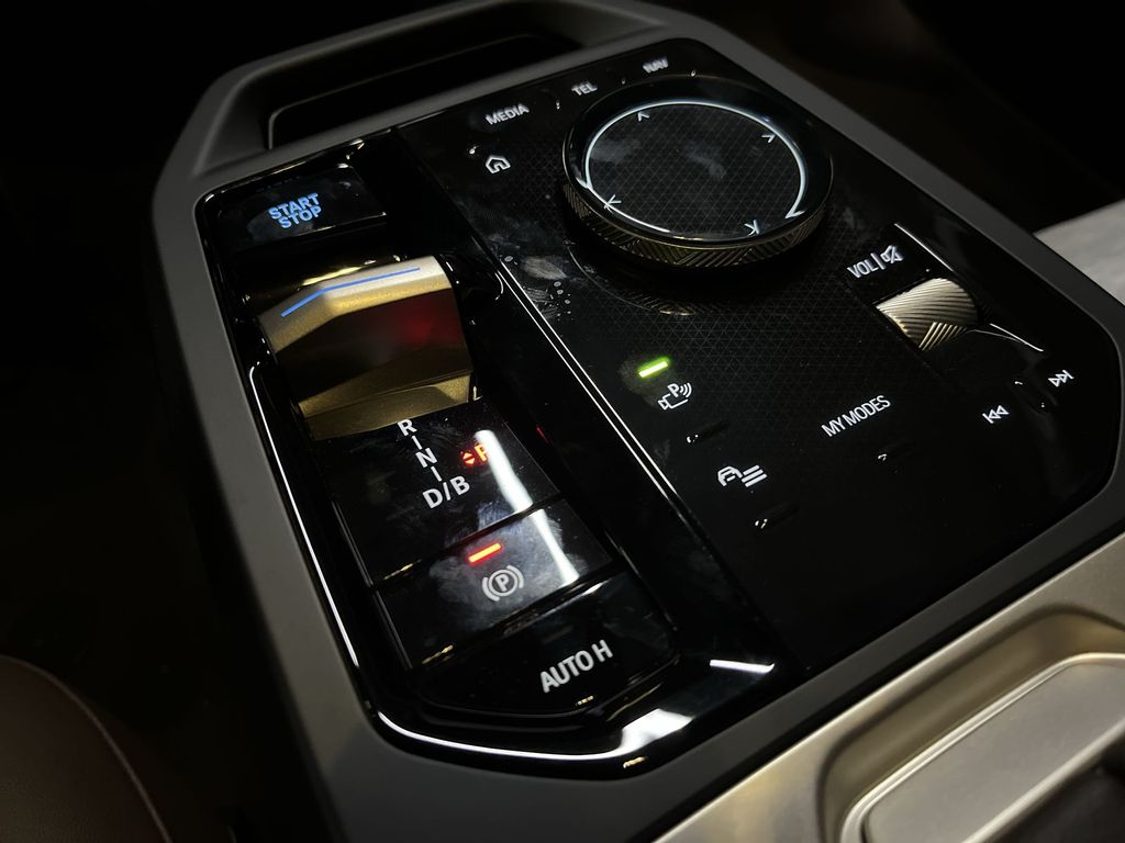 Thumbnail: 2026 BMW iX - 20