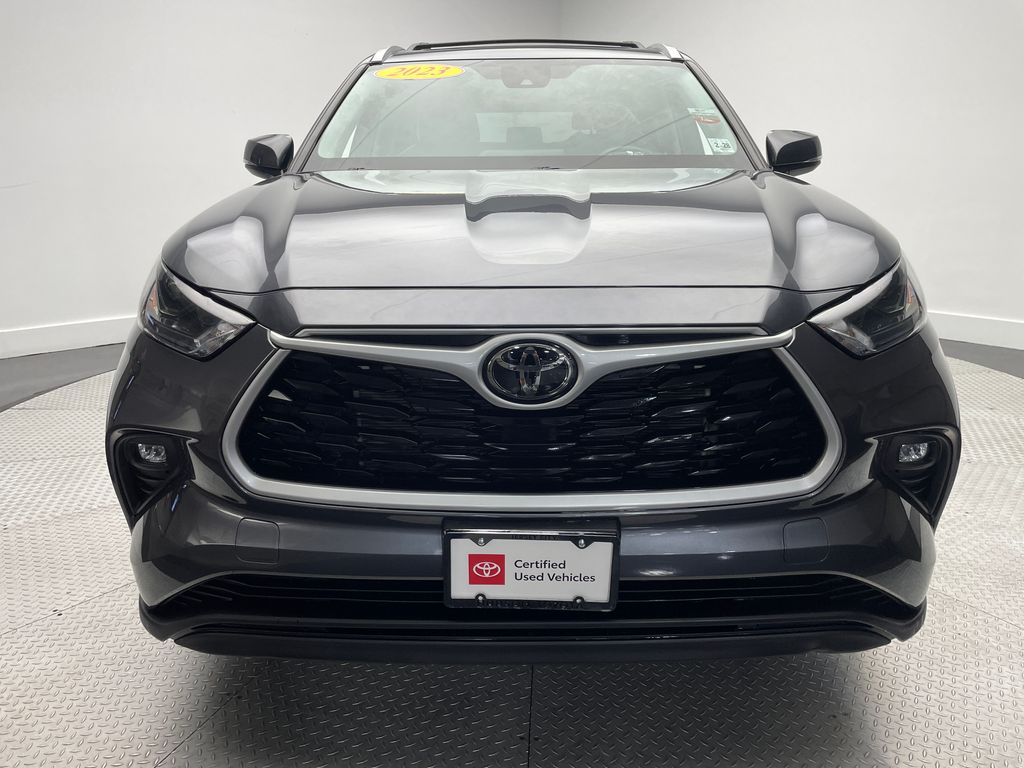 Thumbnail: 2023 Toyota Highlander - 2
