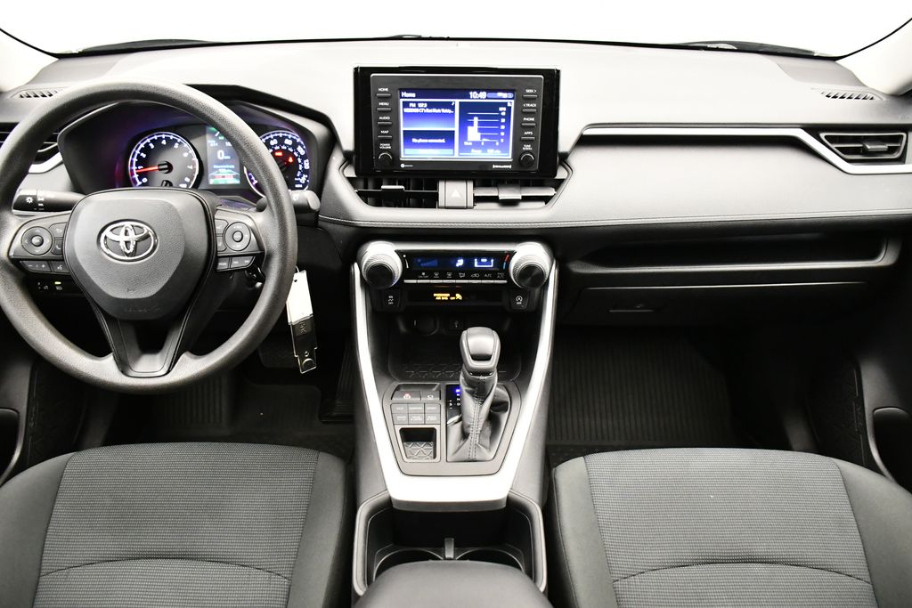 2022 Toyota RAV4 LE 17