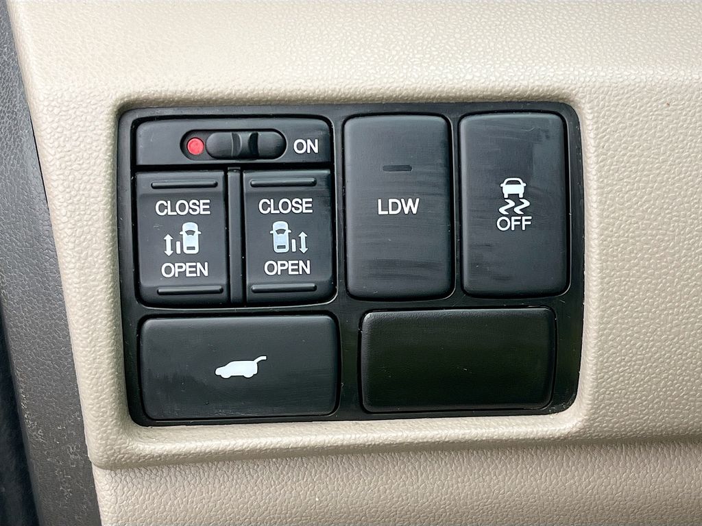 Used 2015 Red Honda EX-L image 10