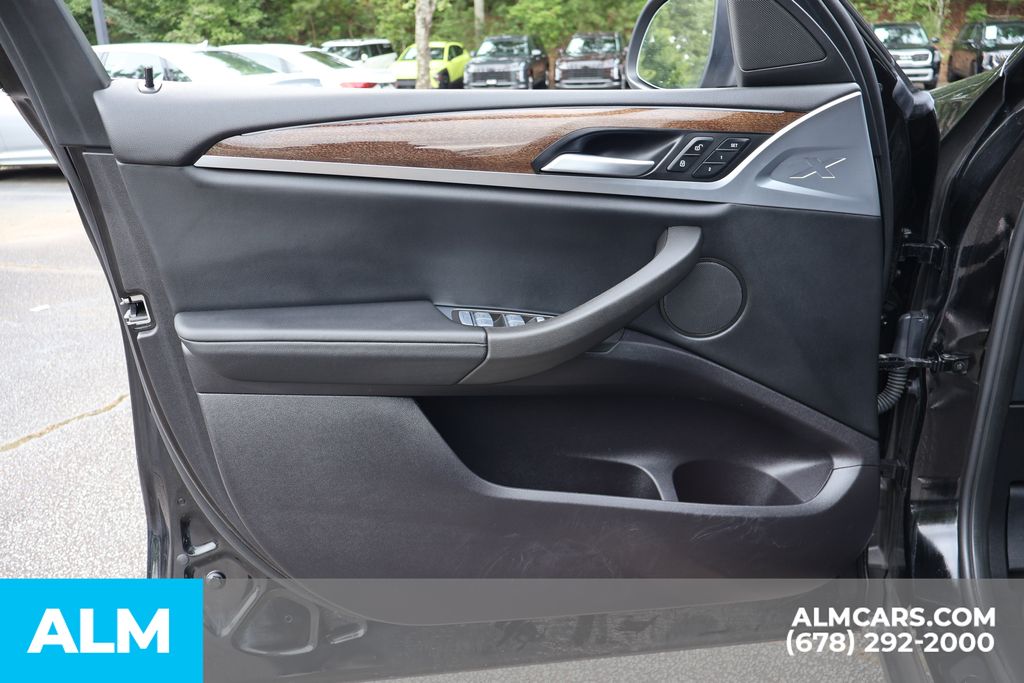 Used 2025 Black BMW xDrive30i image 11