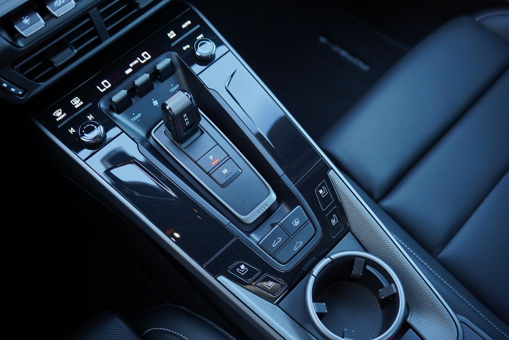 Thumbnail: 2025 Porsche 911 - 21