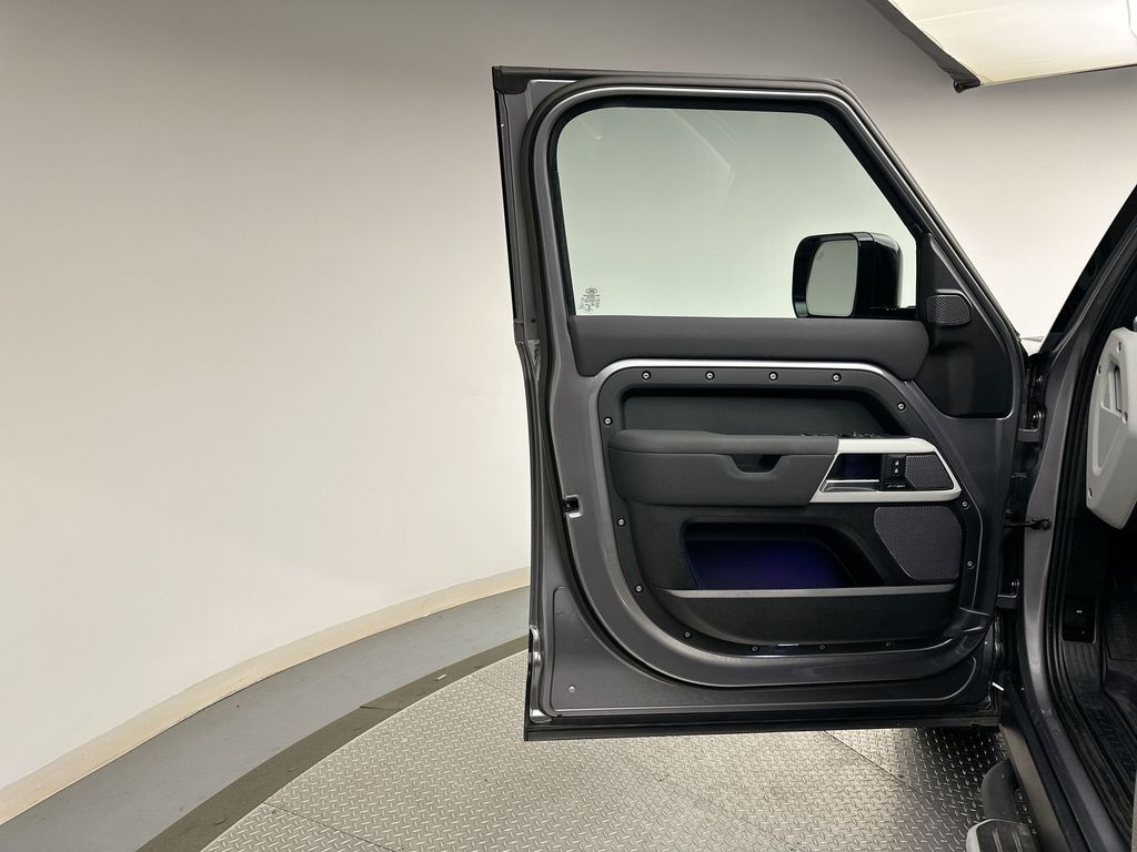 2023 Land Rover Defender 110 9