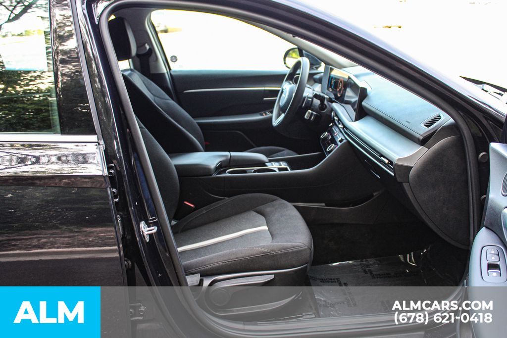 Used 2025 Blue Hyundai SEL image 21