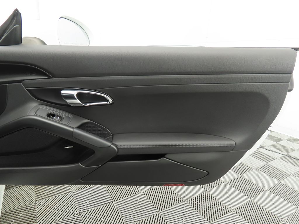 Thumbnail: 2016 Porsche Cayman - 26
