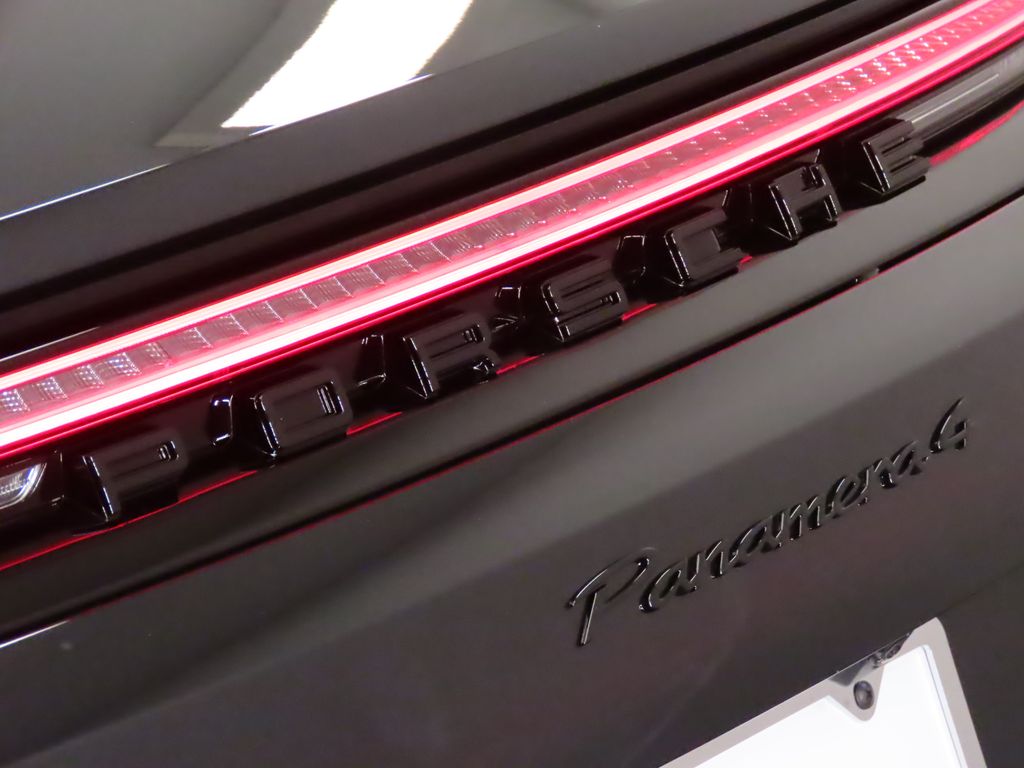 Thumbnail: 2025 Porsche Panamera - 12