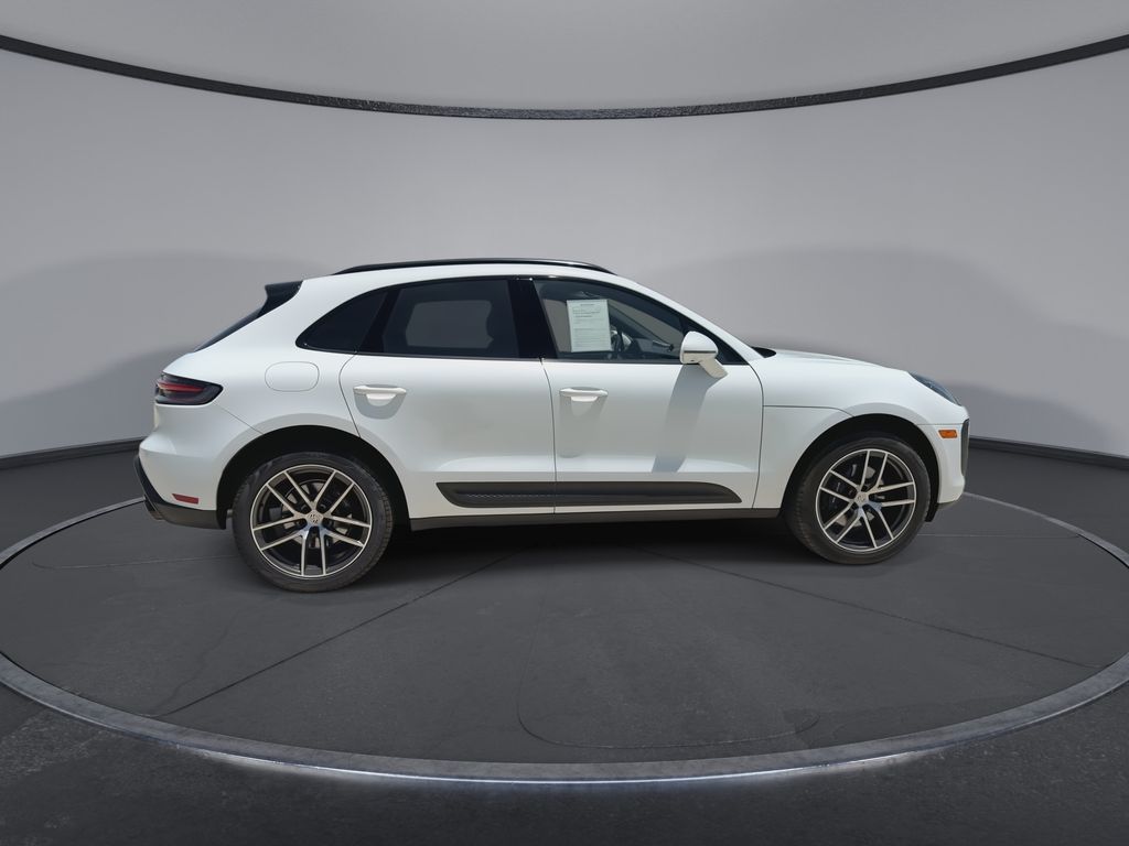 Thumbnail: 2023 Porsche Macan - 9