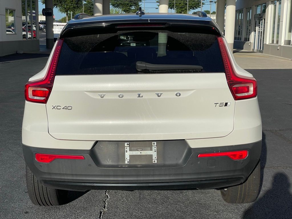 Thumbnail: 2021 Volvo XC40 - 4