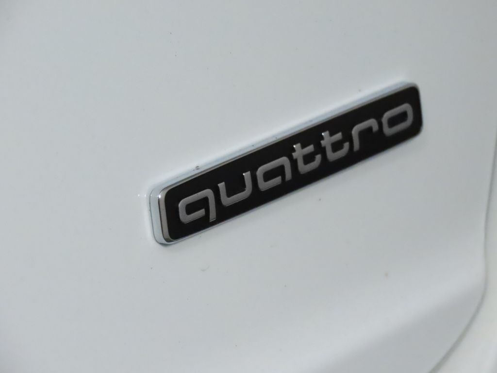 Thumbnail: 2026 Audi Q8 - 10