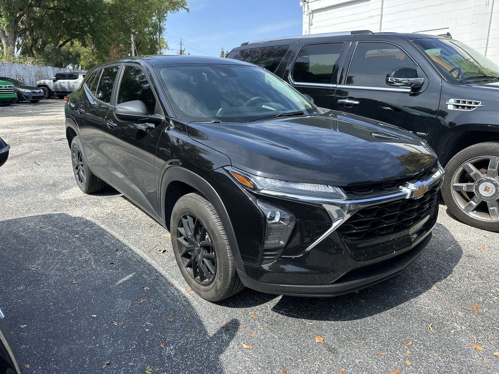 Mosaic Black Metallic 2024 Chevrolet Trax LS FWD SUV / Crossover Front-Wheel Drive 6-Speed Automatic