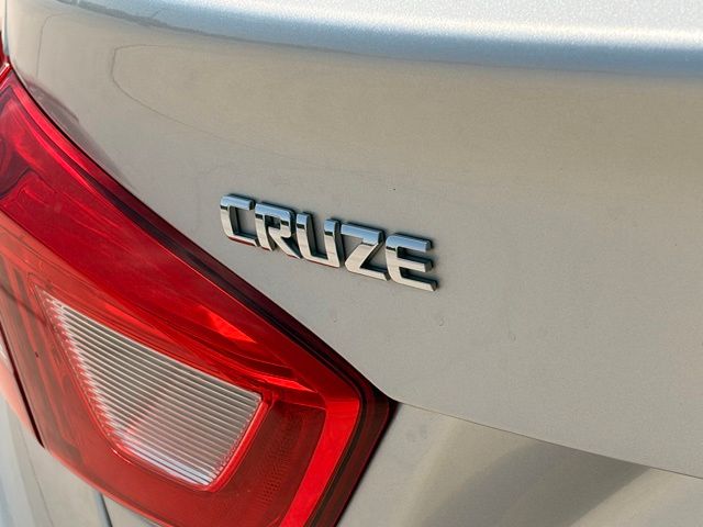 Used 2018 Silver Chevrolet LT image 6