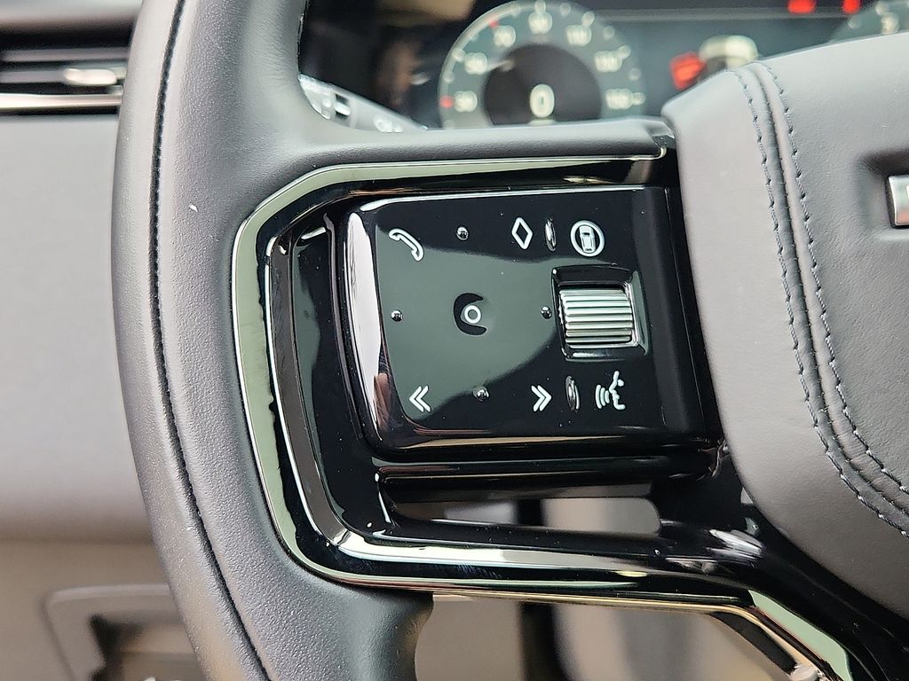 Thumbnail: 2025 Land Rover Range Rover Velar - 22