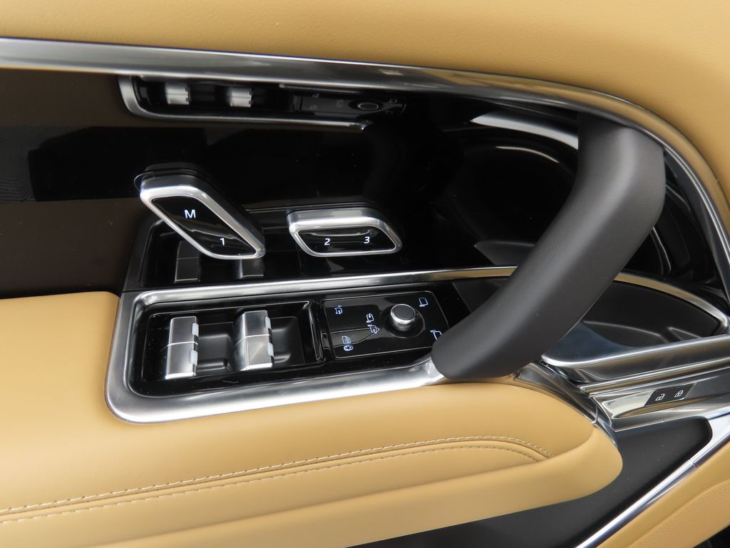 Thumbnail: 2025 Land Rover Range Rover - 23