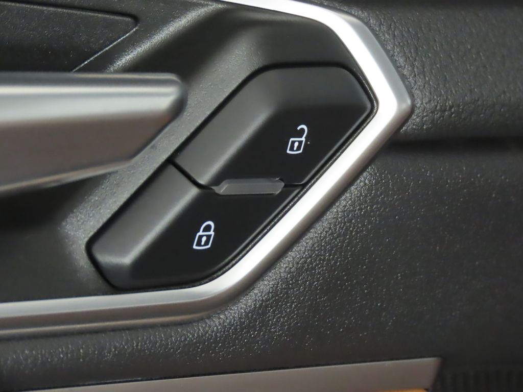 Thumbnail: 2021 Audi e-tron - 28