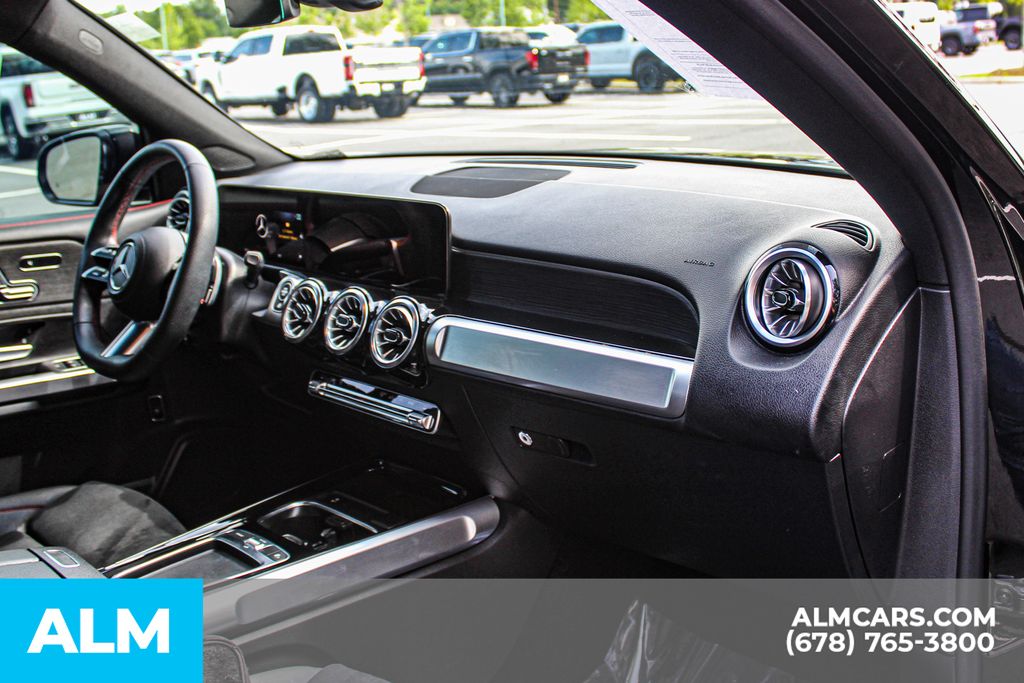 Used 2024 Black Mercedes-Benz GLB 250 image 23