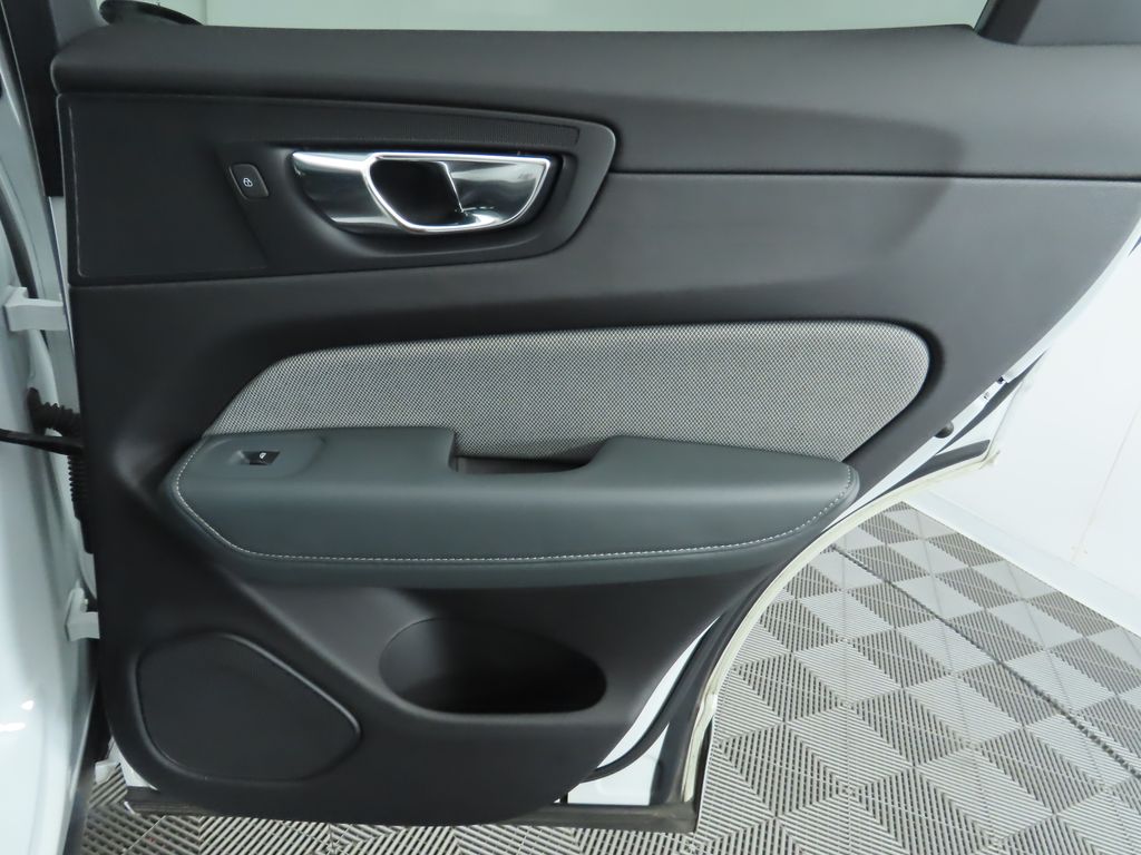 Thumbnail: 2020 Volvo XC60 - 28