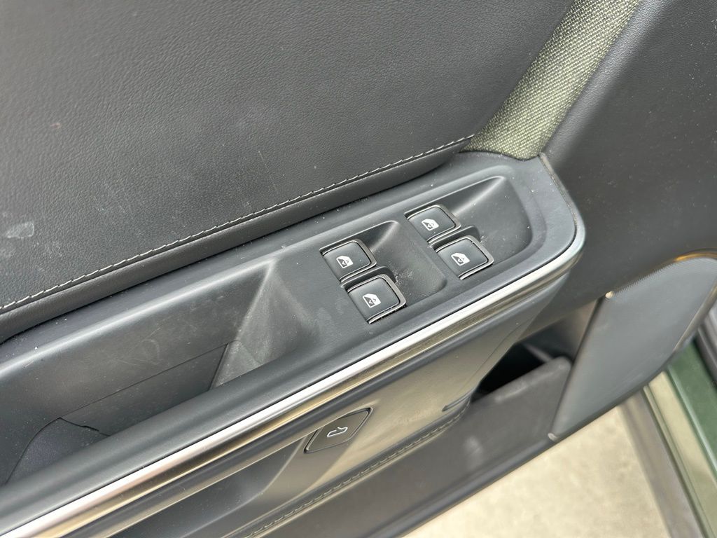 Thumbnail: 2025 Rivian R1S - 20