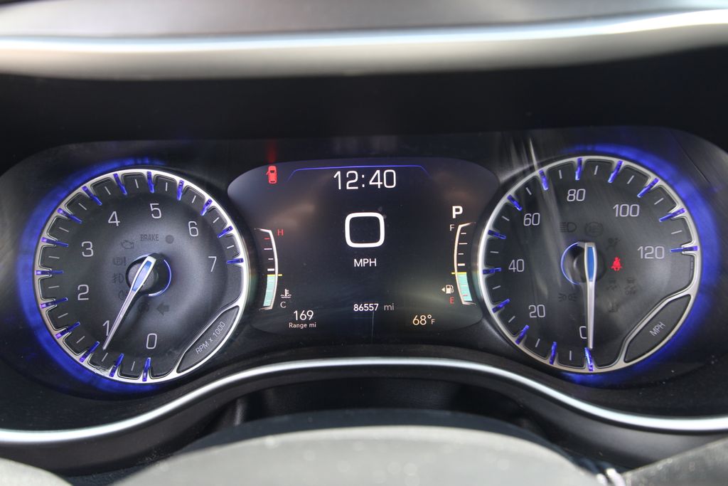 Used 2023 Chrysler Pacifica Van