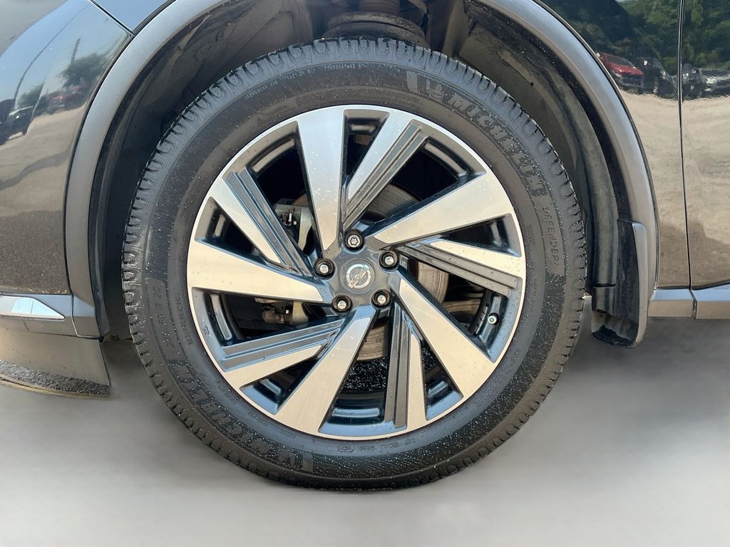 Used 2017 Black Nissan Platinum image 33