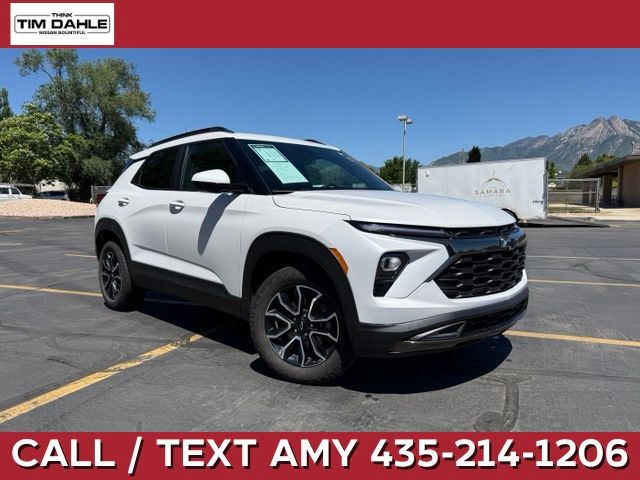 White (Iridescent Pearl Tricoat) 2025 Chevrolet Trailblazer SUV / Crossover Four-Wheel Drive 9-Speed Automatic