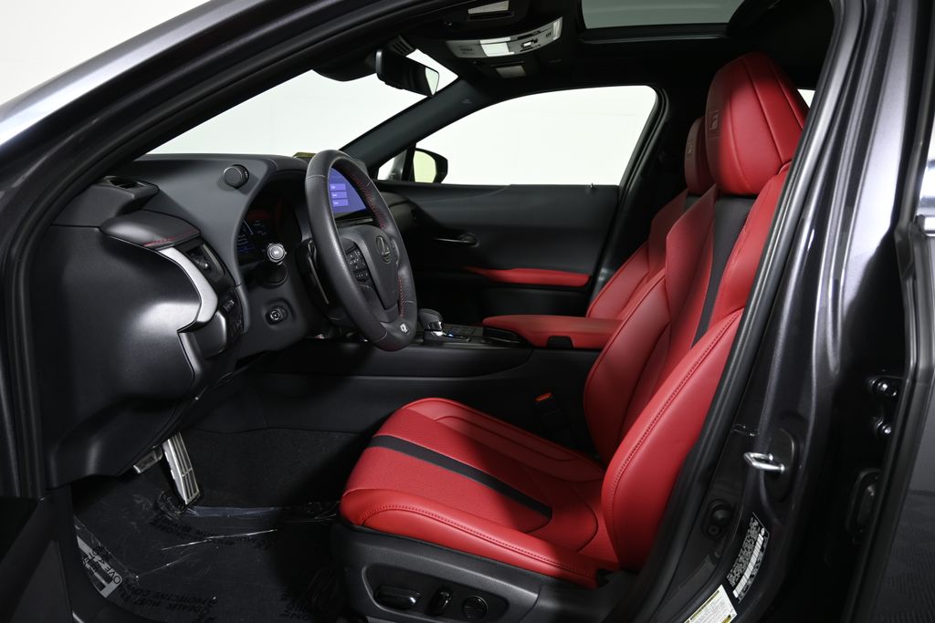 Thumbnail: 2025 Lexus UX - 3