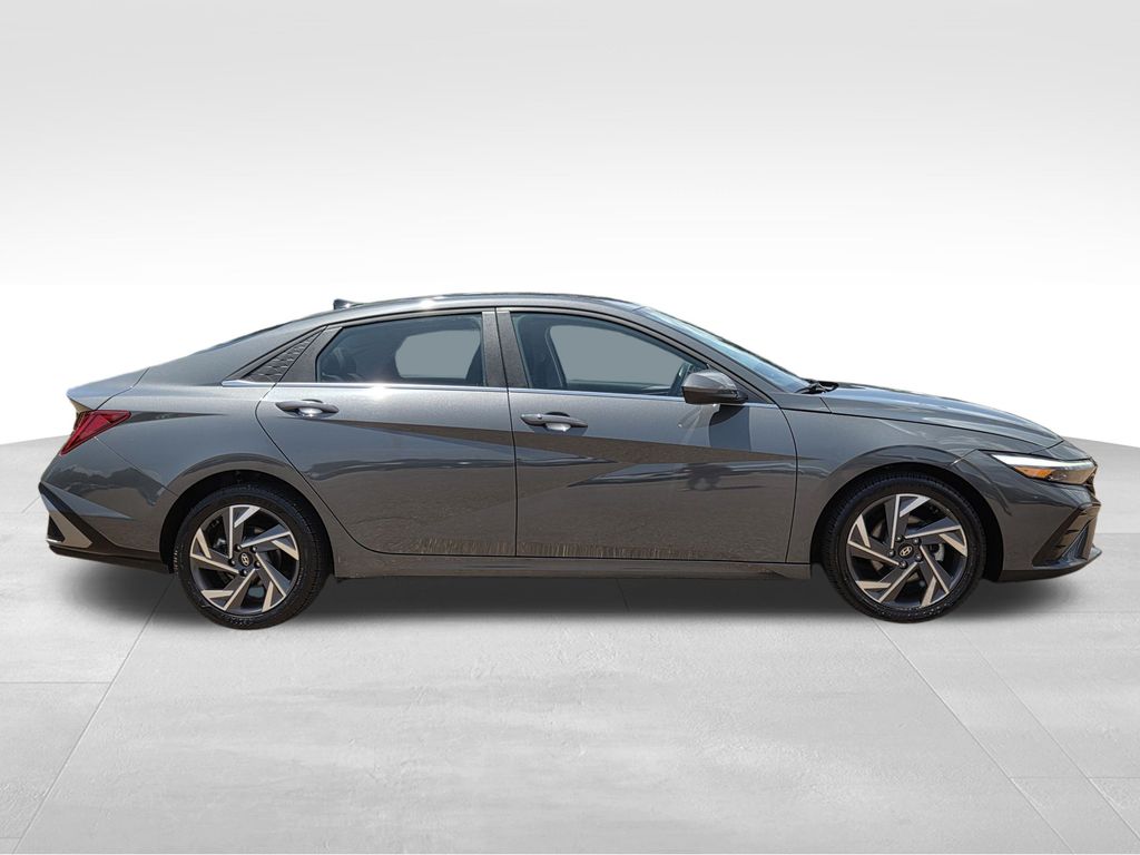 Used 2025 Hyundai Elantra Sedan